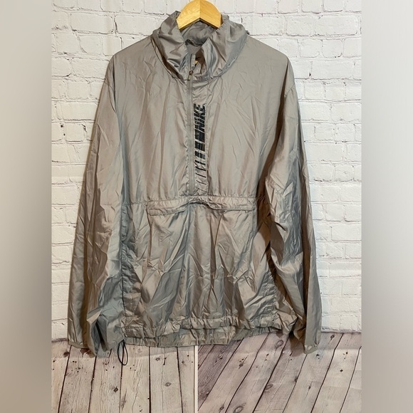 NIKE Men's Size XXL Windbreaker Athletic Silver Slick 1/2 Zip Pullover Jacket - Picture 1 of 11
